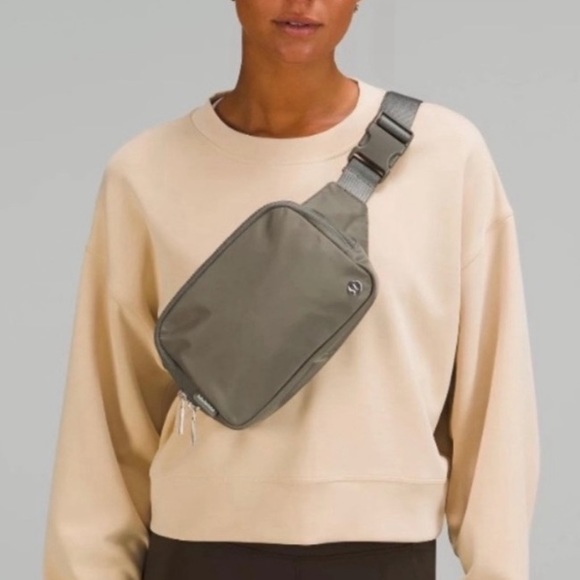 lululemon athletica Handbags - Lululemon Large Everywhere Belt Bag Green